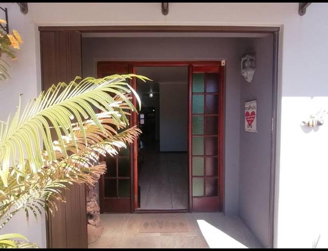 5 BEDROOM HOUSE FOR SALE IN FRAAIUITSIG